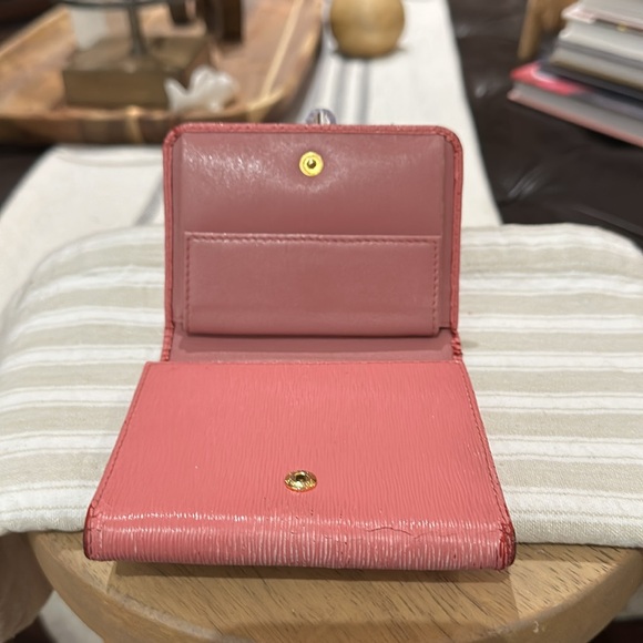 Authentic Prada Vitello Move Bi-Color Tri-Fold Compact Wallet in Petalo & Peonia - Picture 11 of 16